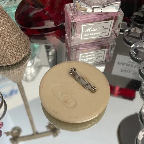 ✨🎉🎉💕Vintage Avon Floral Decorative Round Brooche💕✨ Preloved - Picture 3 of 4